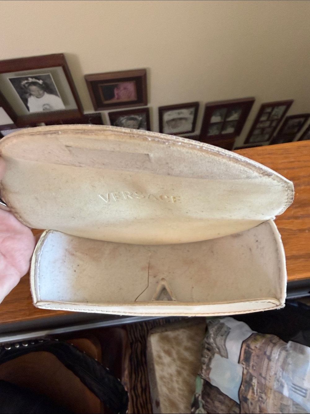 Versace Cream Leather Sunglasses Pouch with Gold Logo - Picture 4 of 5